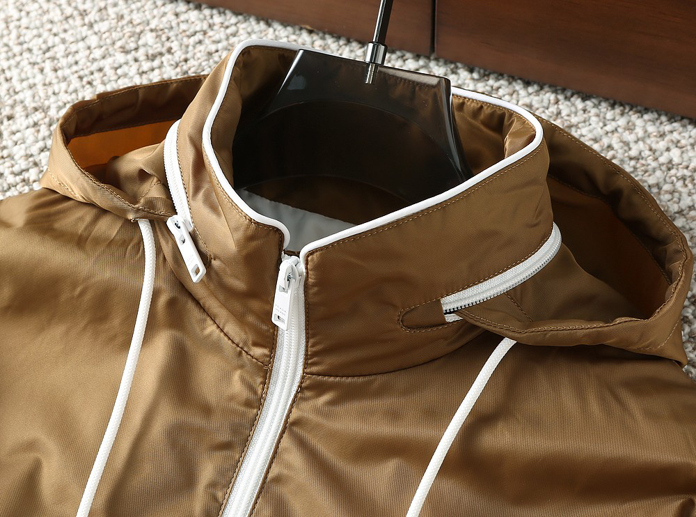 プラダ「Prada」秋冬 フード付きアウター