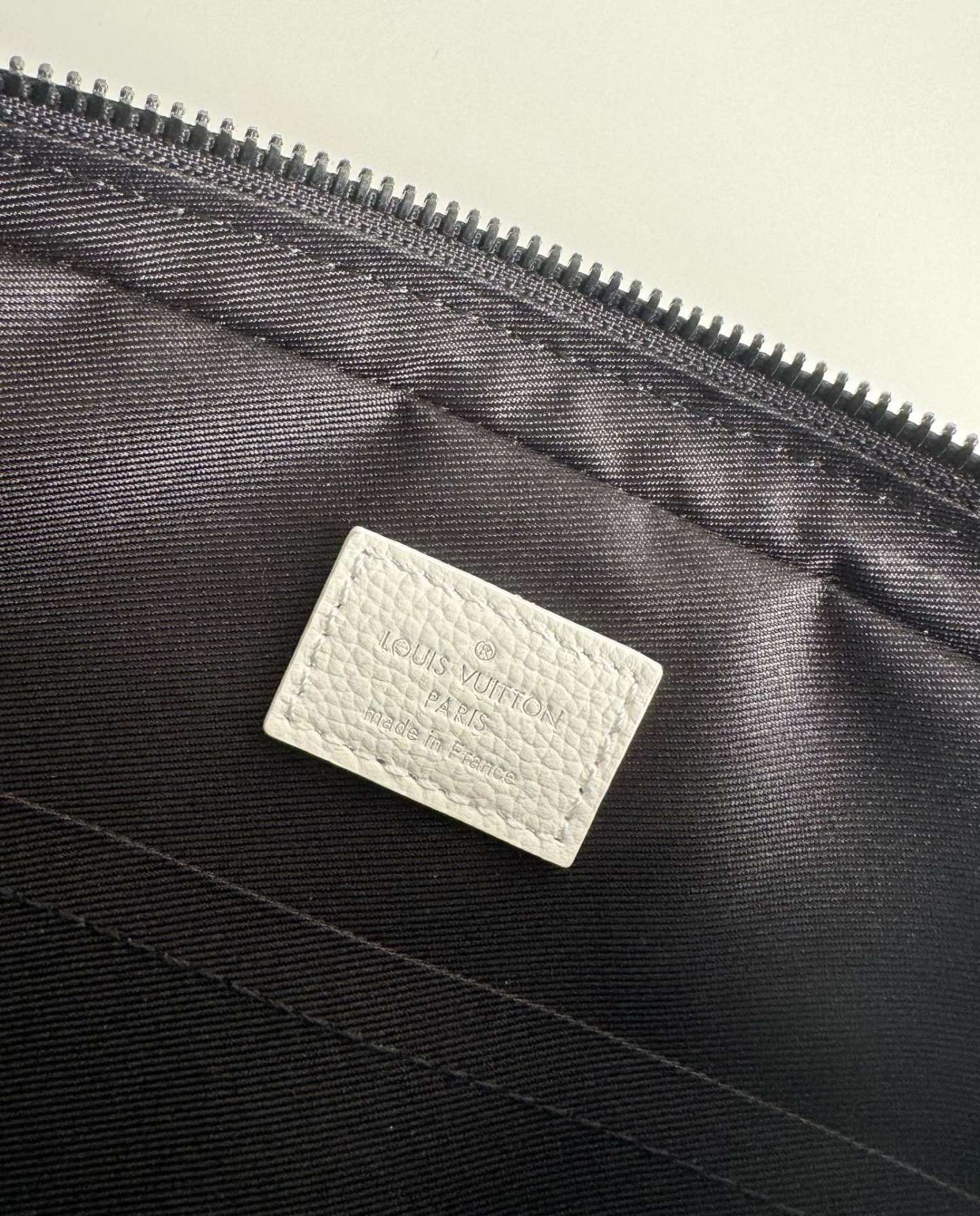 ルイ・ヴィトン「Louis Vuitton」スタイリッシュ メッセンジャーバッグ
