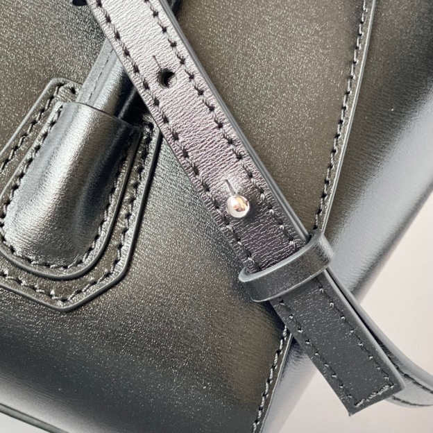 ジバンシィ「Givenchy」スモール アンティゴナ ボックスレザー バッグ