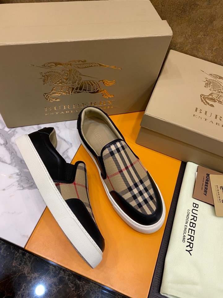 バーバリー「Burberry」バーバリー テラス スニーカー / レザースニーカー