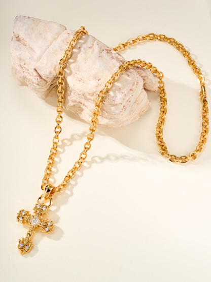 クロムハーツ「Chrome Hearts」のクラシックネックレス - 日常に上品なアクセントを添えるユニセックスモデル