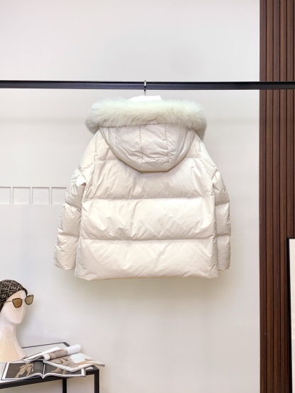 プラダ「Prada」秋冬フード付きダウンジャケット