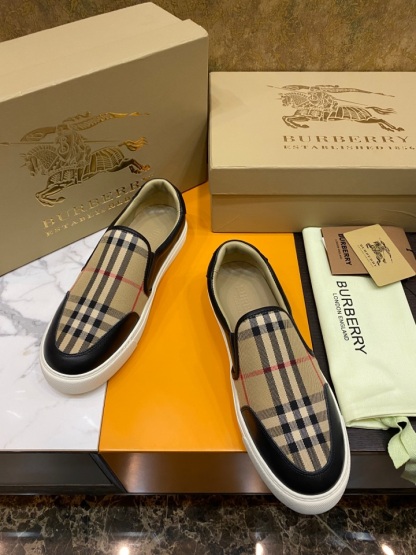 バーバリー「Burberry」バーバリー テラス スニーカー / レザースニーカー