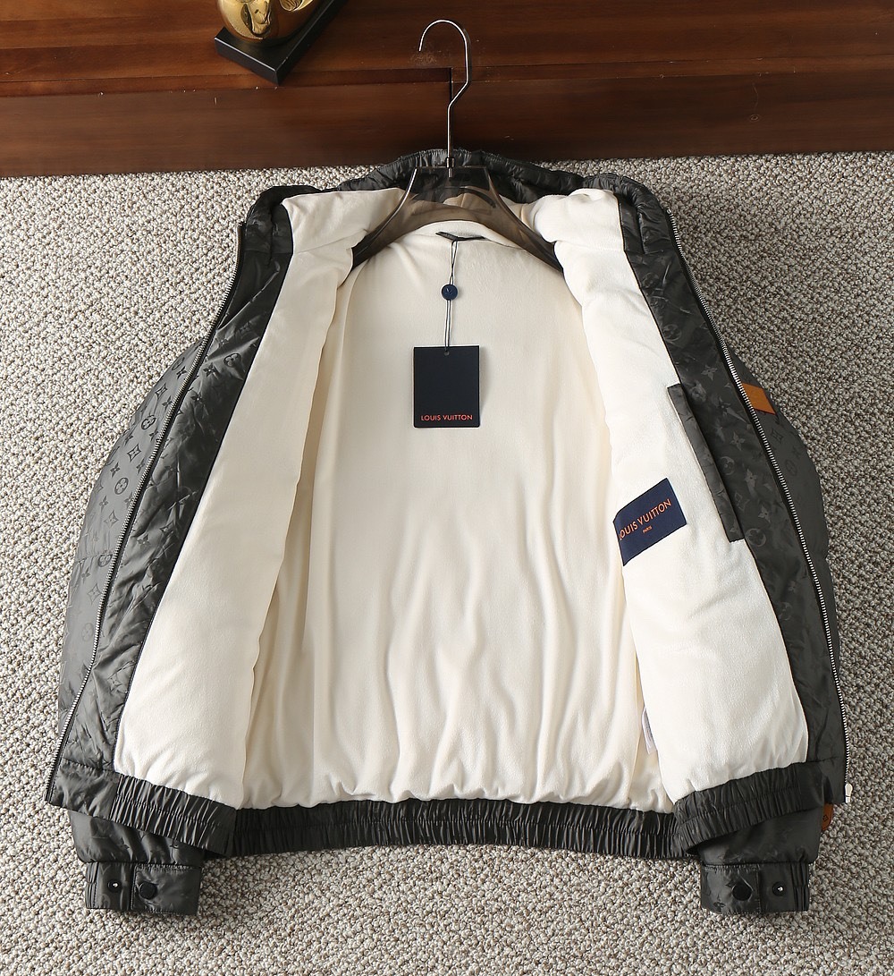 ルイ・ヴィトン「Louis Vuitton」秋冬コレクション ダウンジャケット
