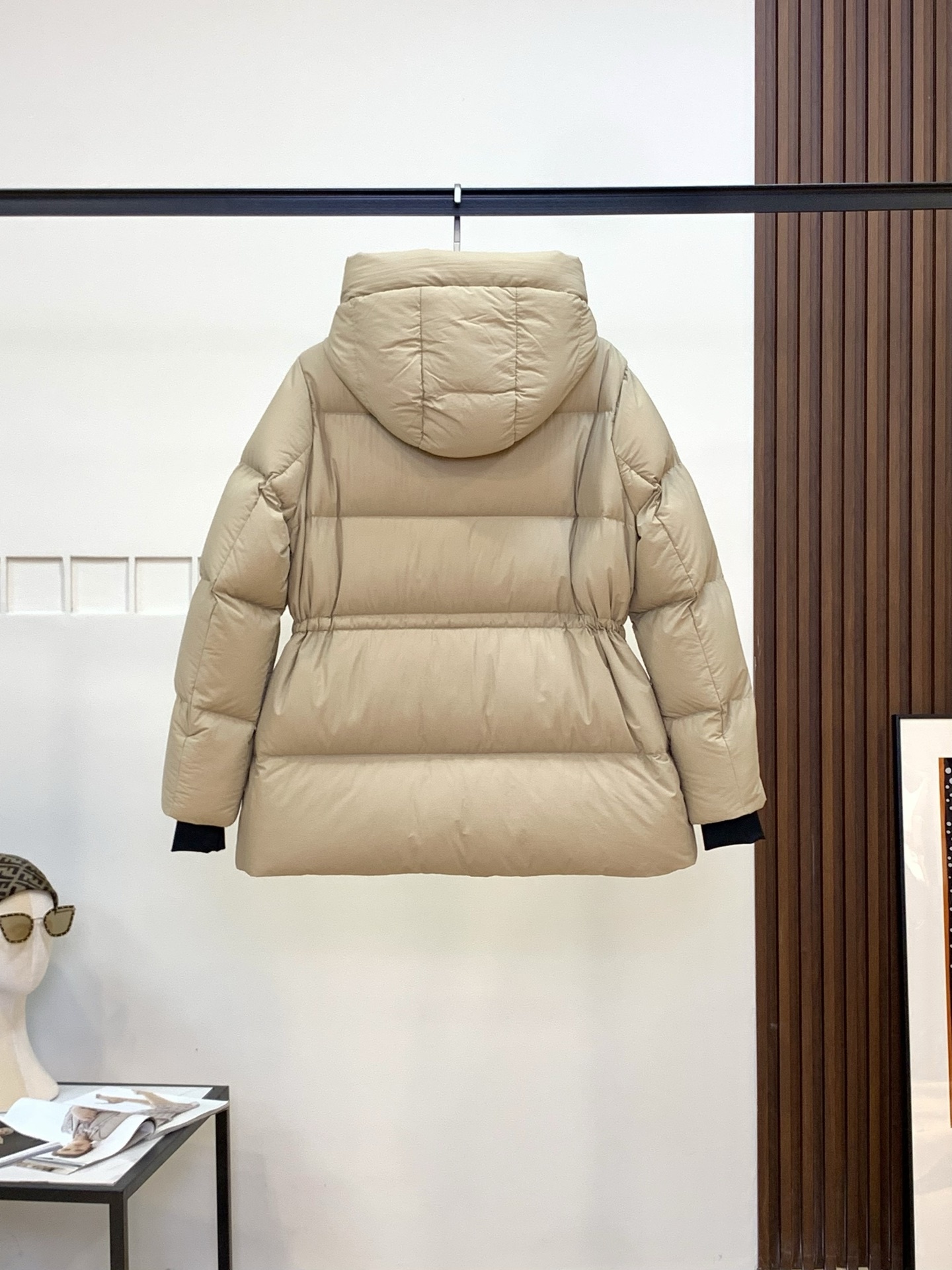 プラダ「Prada」秋冬フード付きダウンジャケット