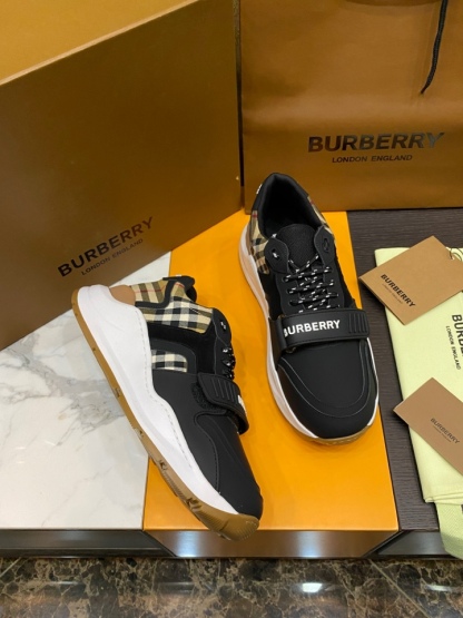 バーバリー「Burberry」バーバリー テラス スニーカー / レザースニーカー