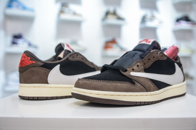 ナイキ「Nike」Air Jordan 1 Low x Travis Scott「ブラック＆ブラウン」