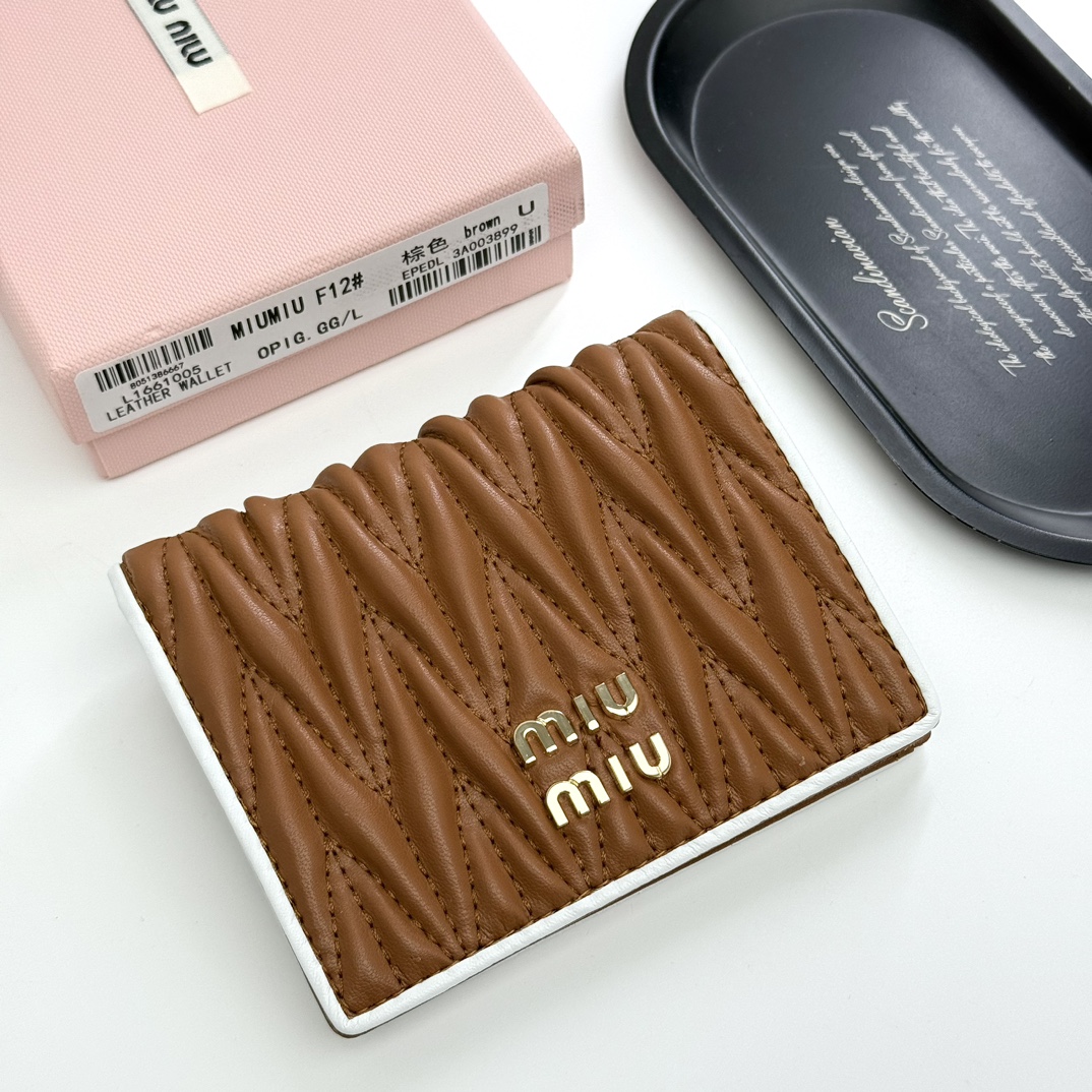 ミュウミュウ「Miu Miu」ミュウミュウ マテラッセ ラムスキン マルチウォレット F12 / コンパクトウォレット