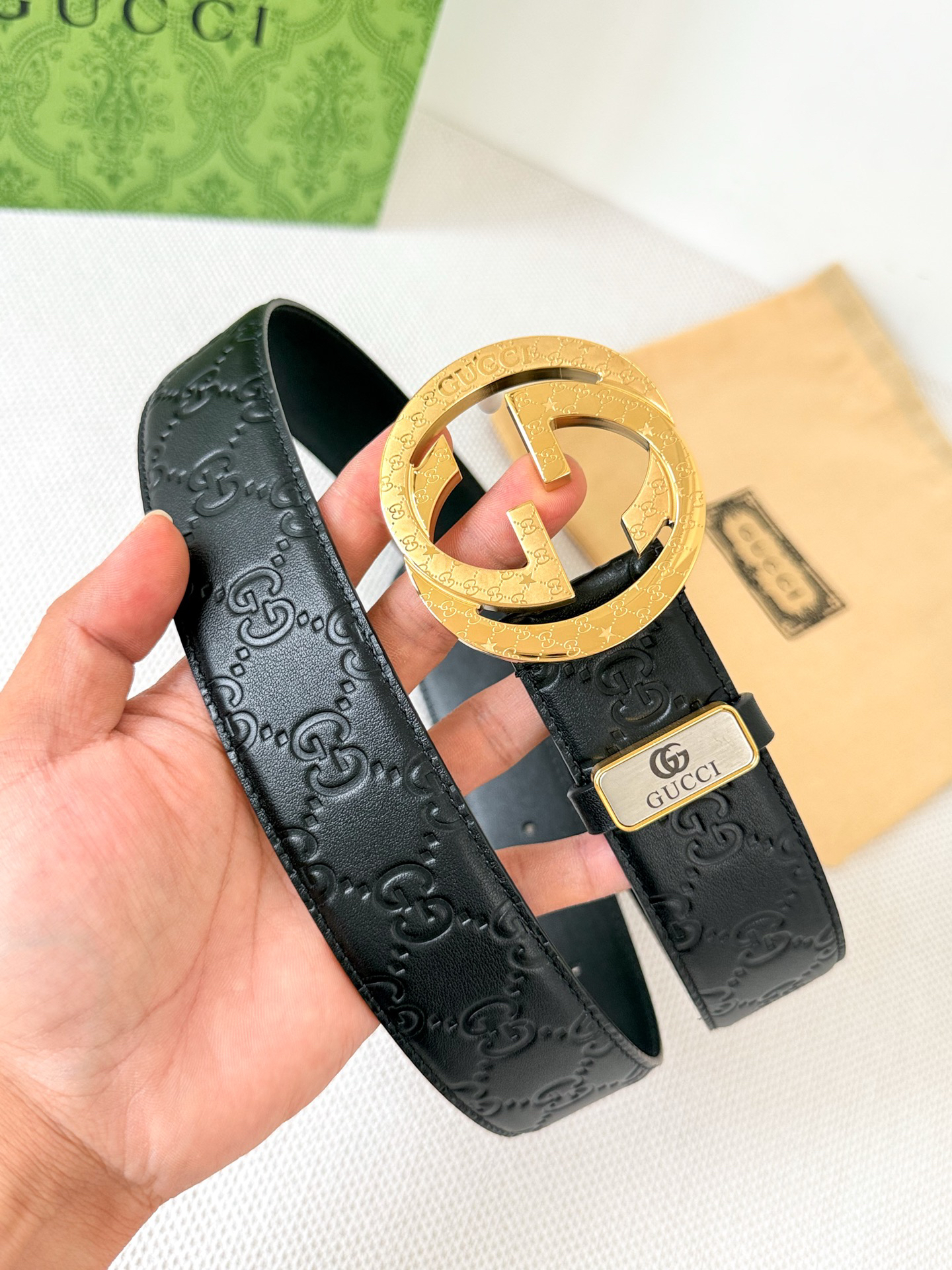 グッチ ファッションアイテム ロゴデザイン