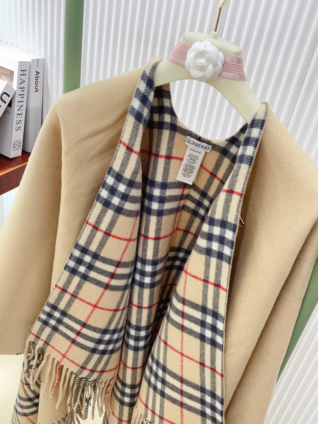 バーバリー「Burberry」チェック ウールケープ 140x140cm
