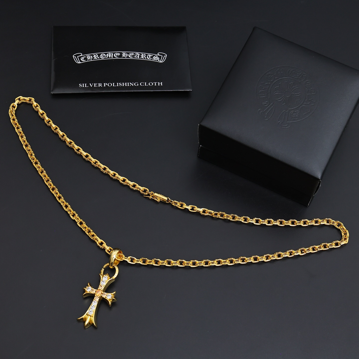 クロムハーツ「Chrome Hearts」のクラシックネックレス - 日常に上品なアクセントを添えるユニセックスモデル-ISETAN PRESTIGE CURATED