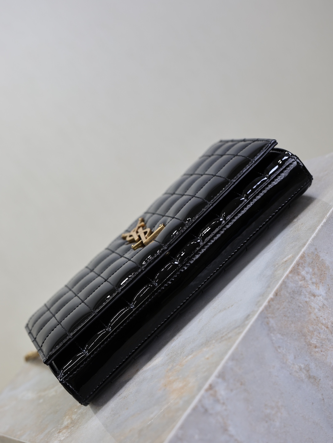 2026サンローラン「Saint Laurent CASSANDRE レザーチェーンウォレット グランド