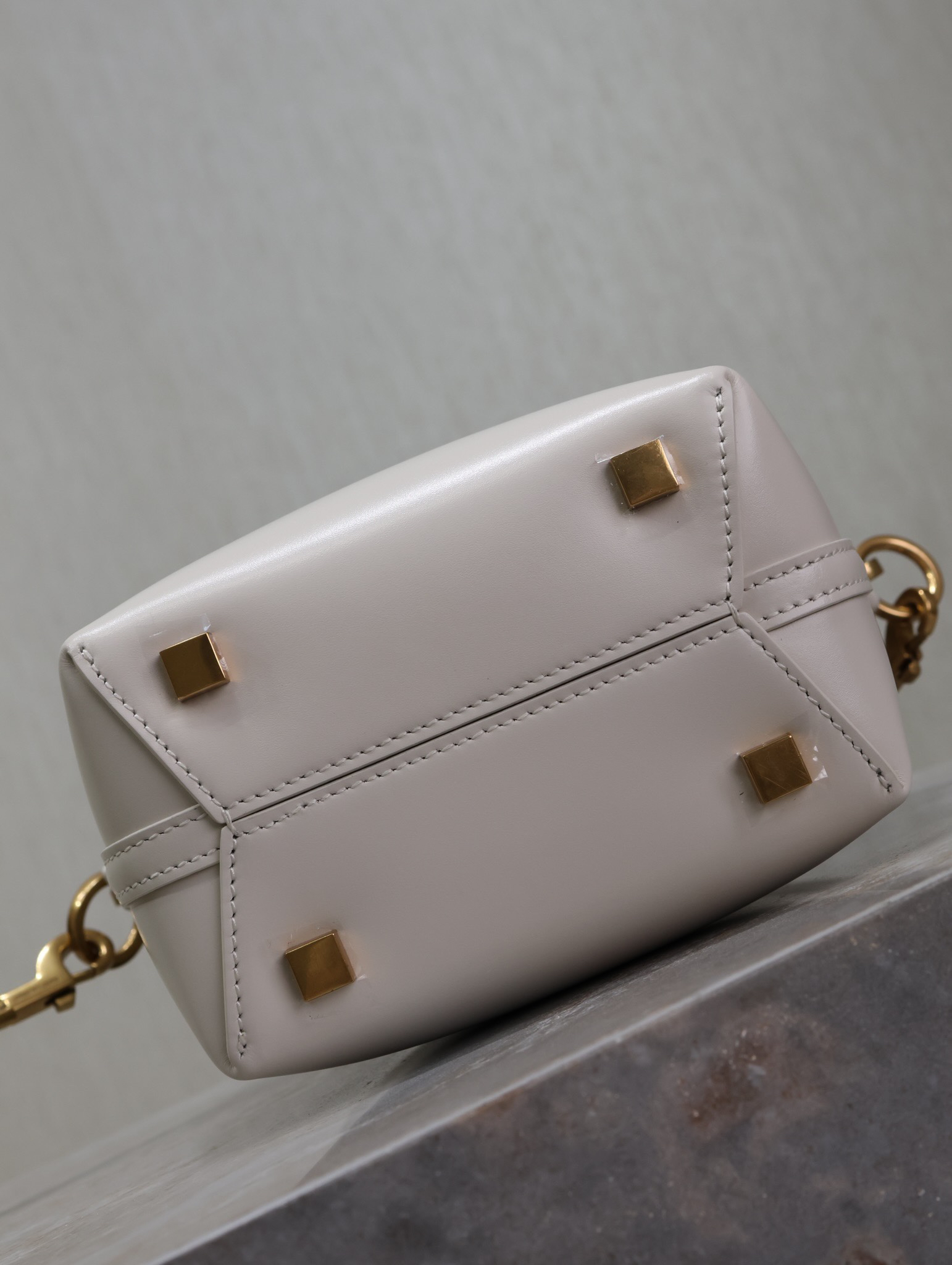 2026サンローラン「Saint Laurent LE 37 ミニ スムースカーフレザー バケツバッグ