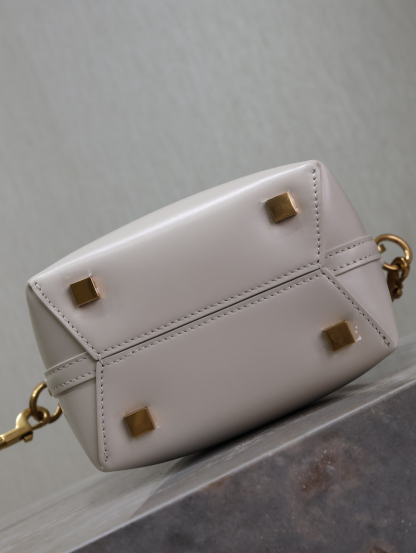 2026サンローラン「Saint Laurent LE 37 ミニ スムースカーフレザー バケツバッグ