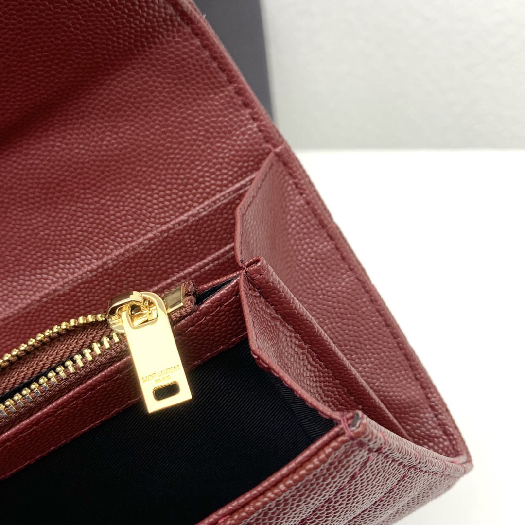 サンローラン「Saint Laurent」カサンドラ マトラッセ ラージ フラップウォレット（グレイン・ド・プードル エンボスレザー）