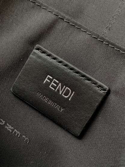 フェンディ「Fendi」フェンディ レザーハンドバッグ / クラッチバッグ 