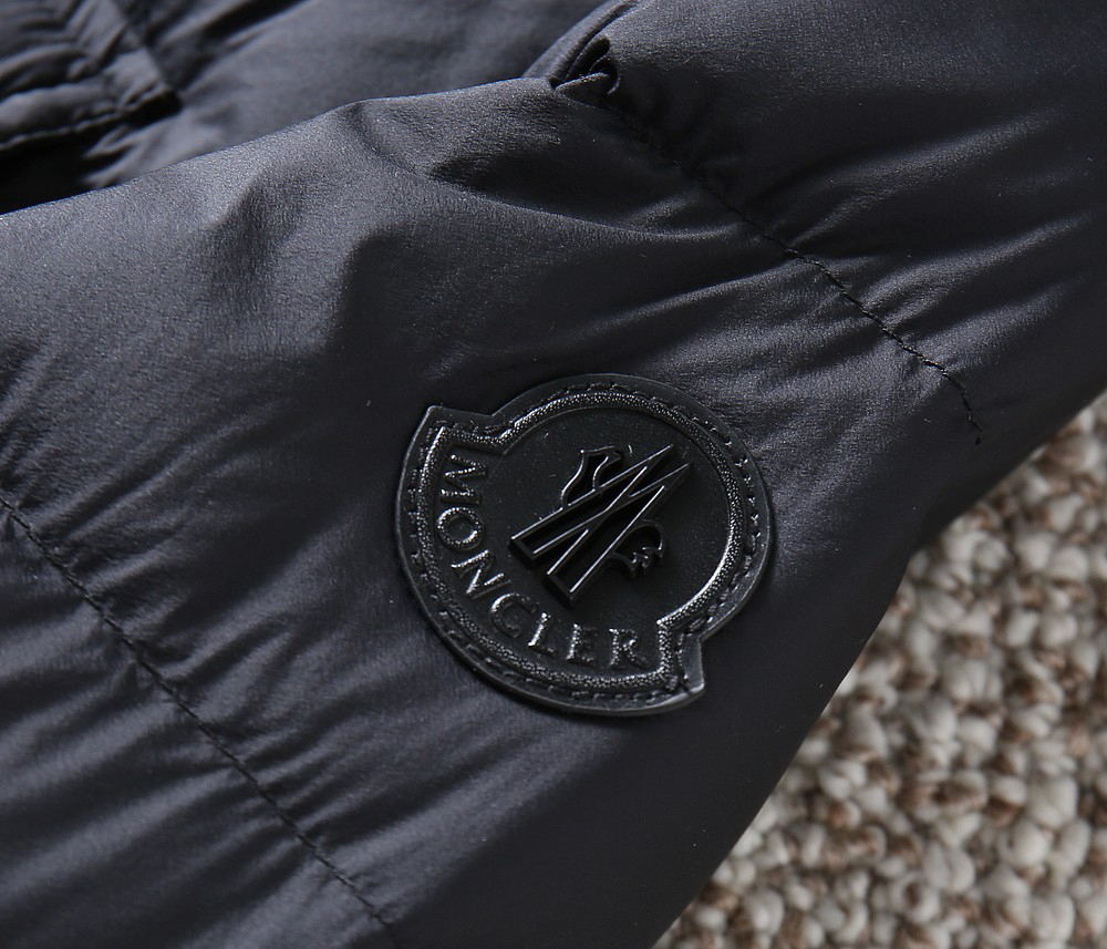 モンクレール「Moncler」秋冬 ダウンジャケット