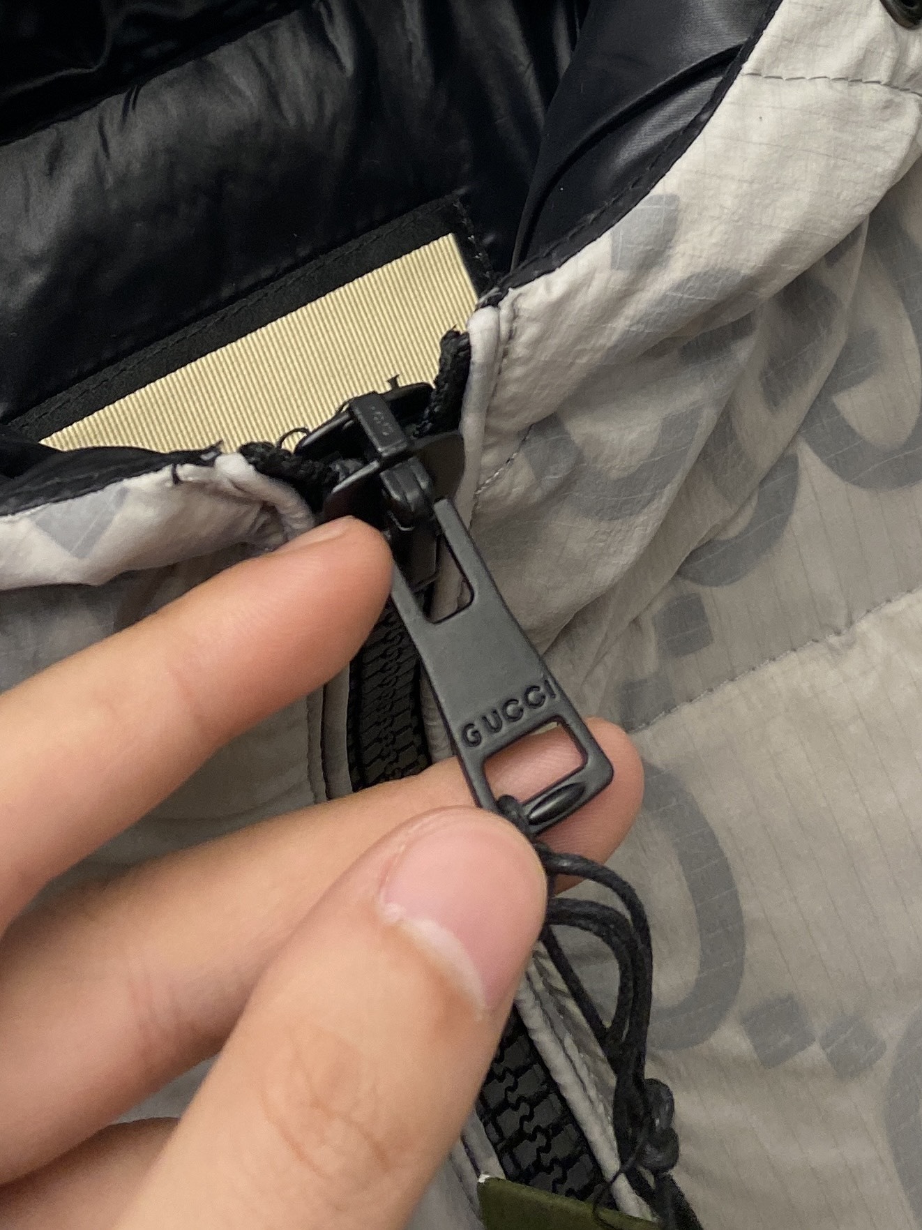 グッチ「Gucci」秋冬フード付きダウンジャケット