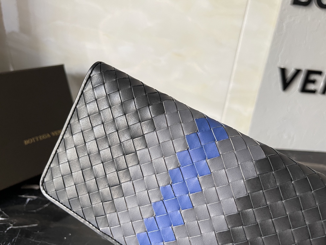 ボッテガ・ヴェネタ「Bottega Veneta」イントレチャート ザッパー ウォレット