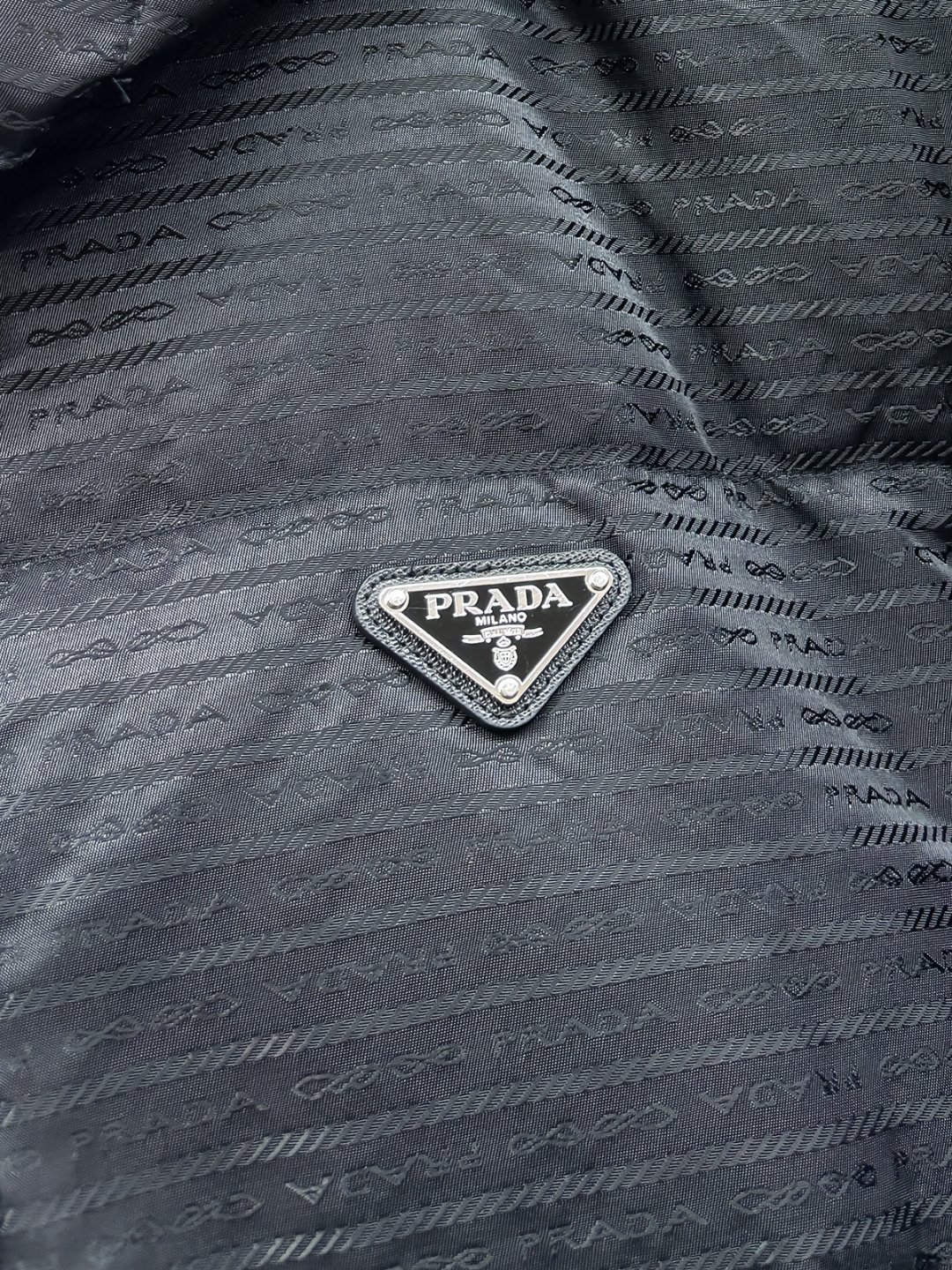 プラダ「Prada」秋冬フード付きダウンジャケット 両面着用