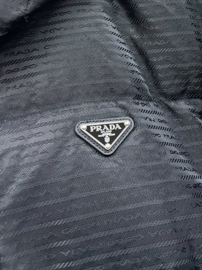 プラダ「Prada」秋冬フード付きダウンジャケット 両面着用