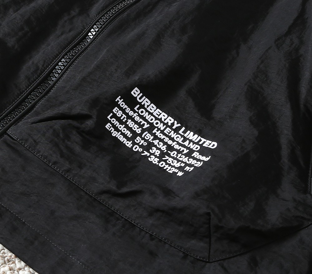バーバリー「Burberry」秋冬 リバーシブルキルティングジャケット