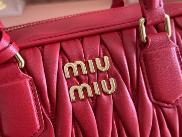 ミュウ ミウ(Miu Miu)マトラッセ シープスキン ミディアム ボウリング トート クロスボディバッグ