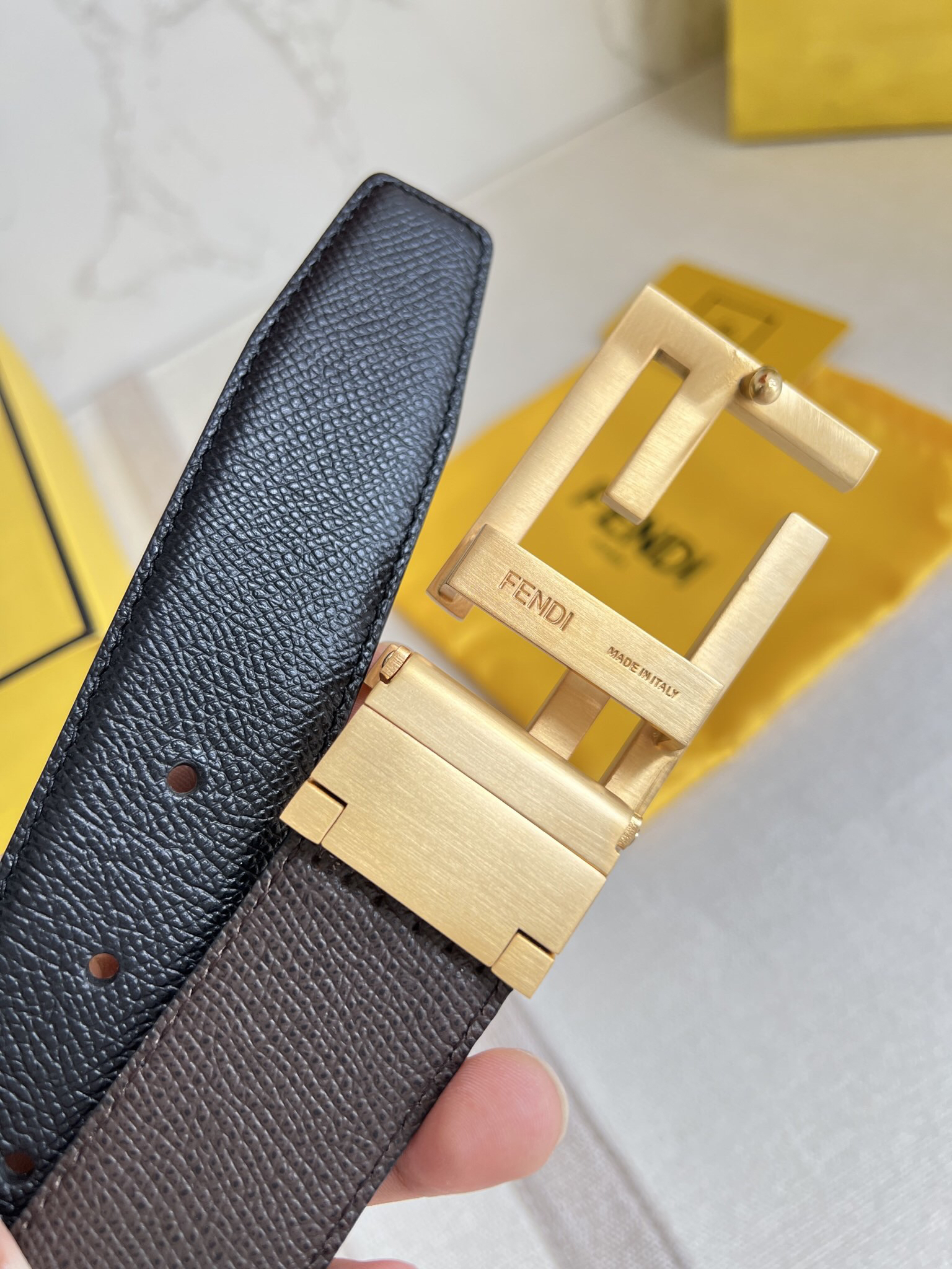 フェンディ「Fendi」FF ベルト - リバーシブル フックベルト