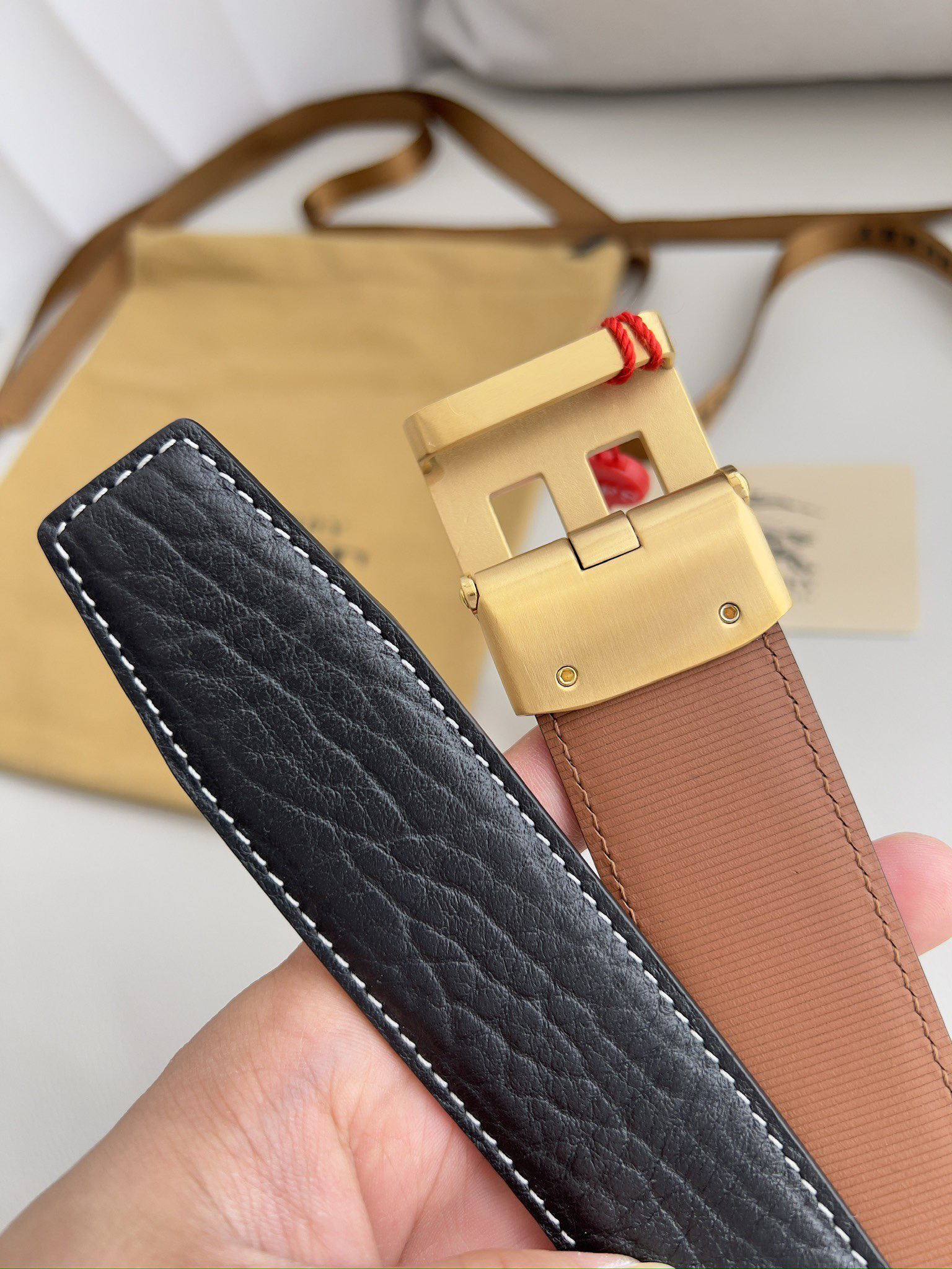 バーバリー「Burberry」オートロックベルト 2色