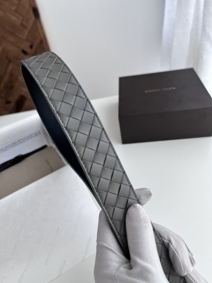 ボッテガ・ヴェネタ「Bottega Veneta」イントレチャート リバーシブル ベルト