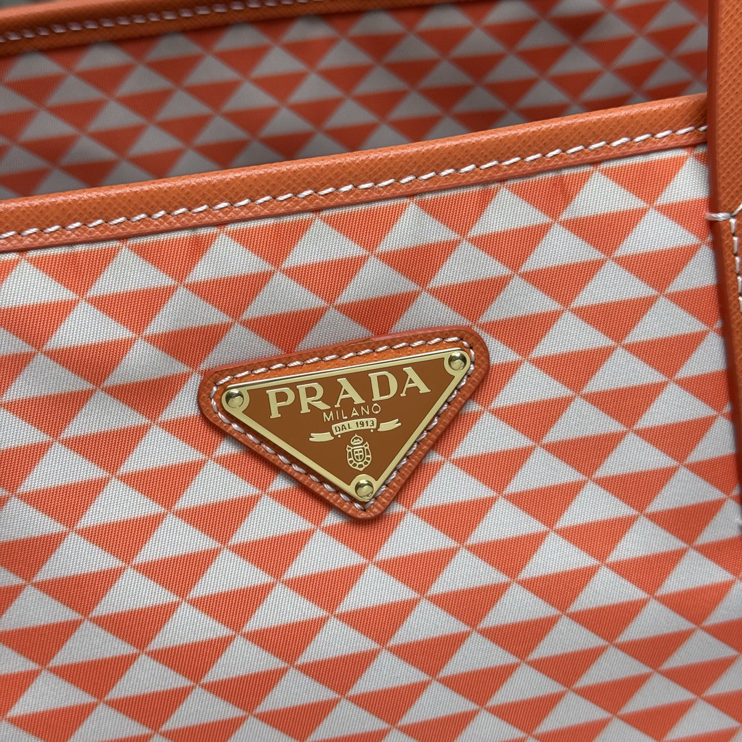 プラダ「Prada」Tessuto Triangulum トートバッグ 新作