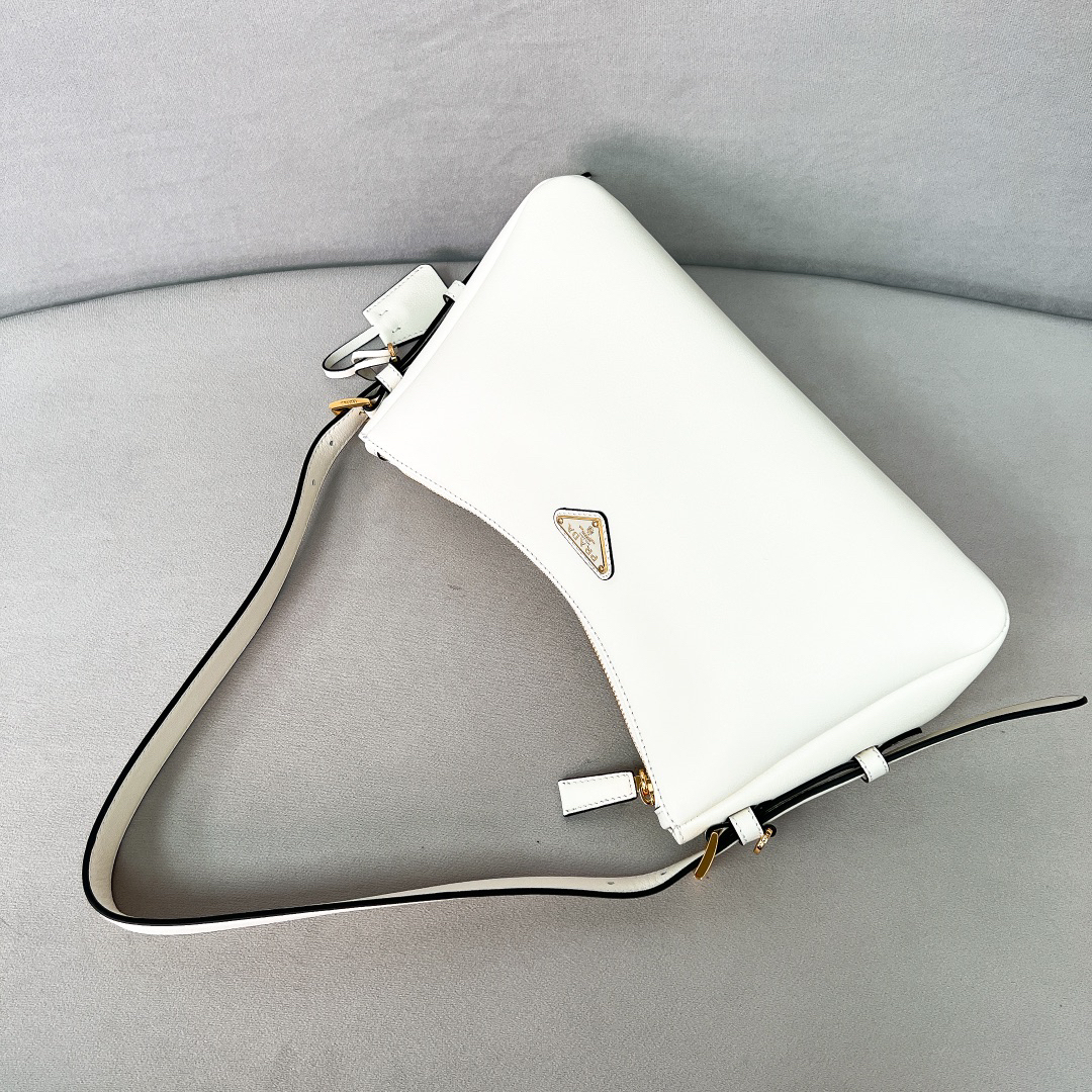 プラダ「Prada」Aimee ホボ アンダーアームバッグ 新作