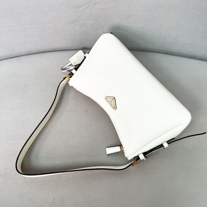 プラダ「Prada」Aimee ホボ アンダーアームバッグ 新作