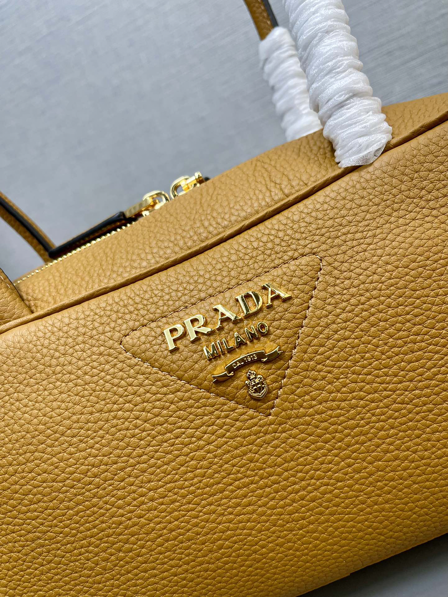 プラダ「Prada」 リジドレザー ハンドバッグ モデル