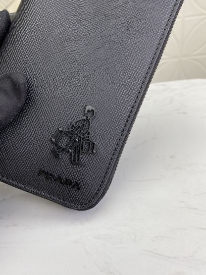 プラダ「PRADA」サフィアーノレザー 財布