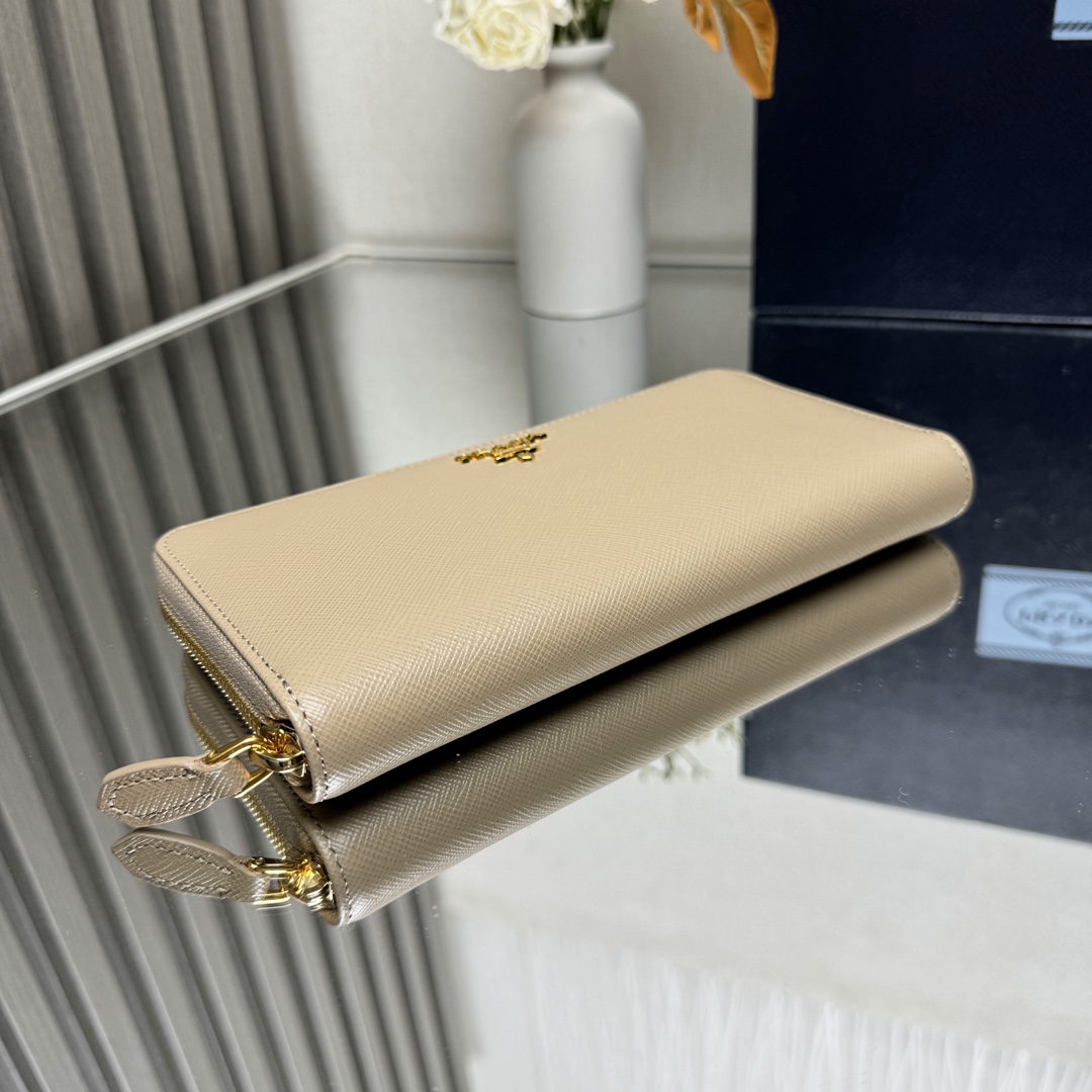 プラダ「PRADA」サフィアーノ レザー 財布