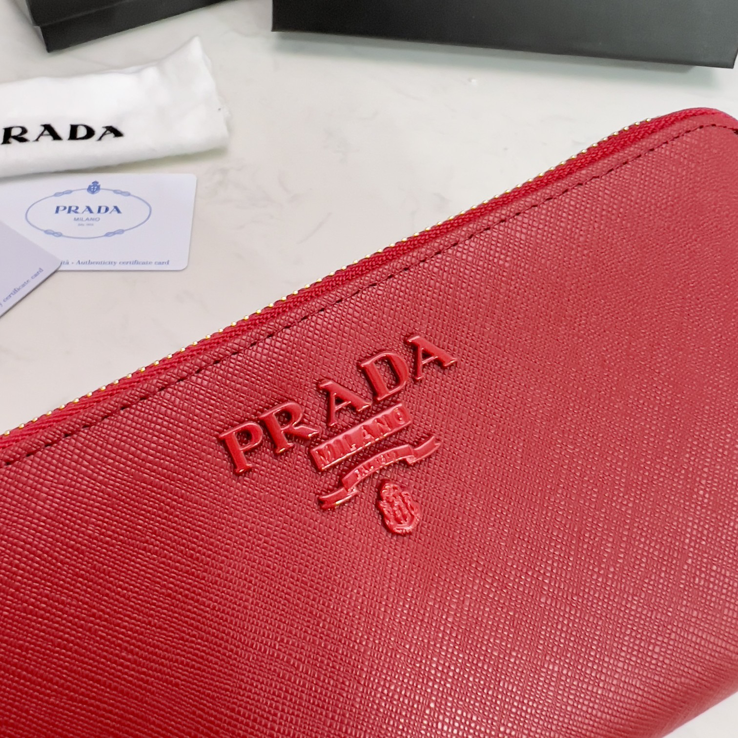 プラダ「PRADA」サフィアーノレザー 財布