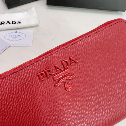 プラダ「PRADA」サフィアーノレザー 財布