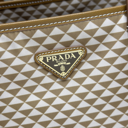 プラダ「Prada」トリアングラム トートバッグ トートバッグ