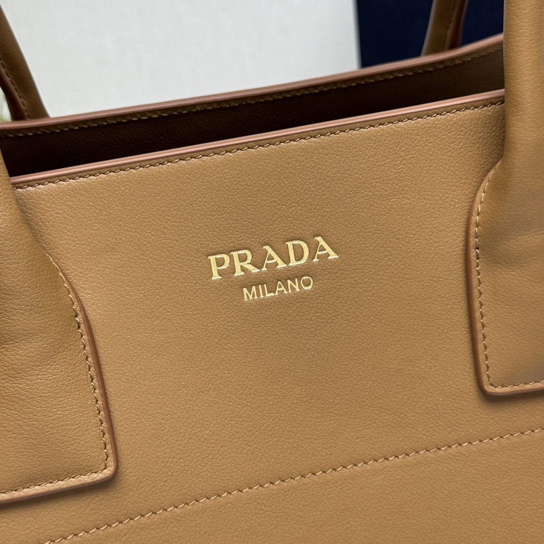 プラダ「Prada」 グランデ トートバッグ トートバッグ