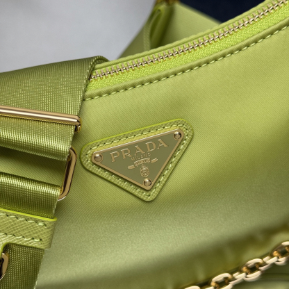 プラダ「Prada」 リナイロン クレセント マルチショルダーバッグ