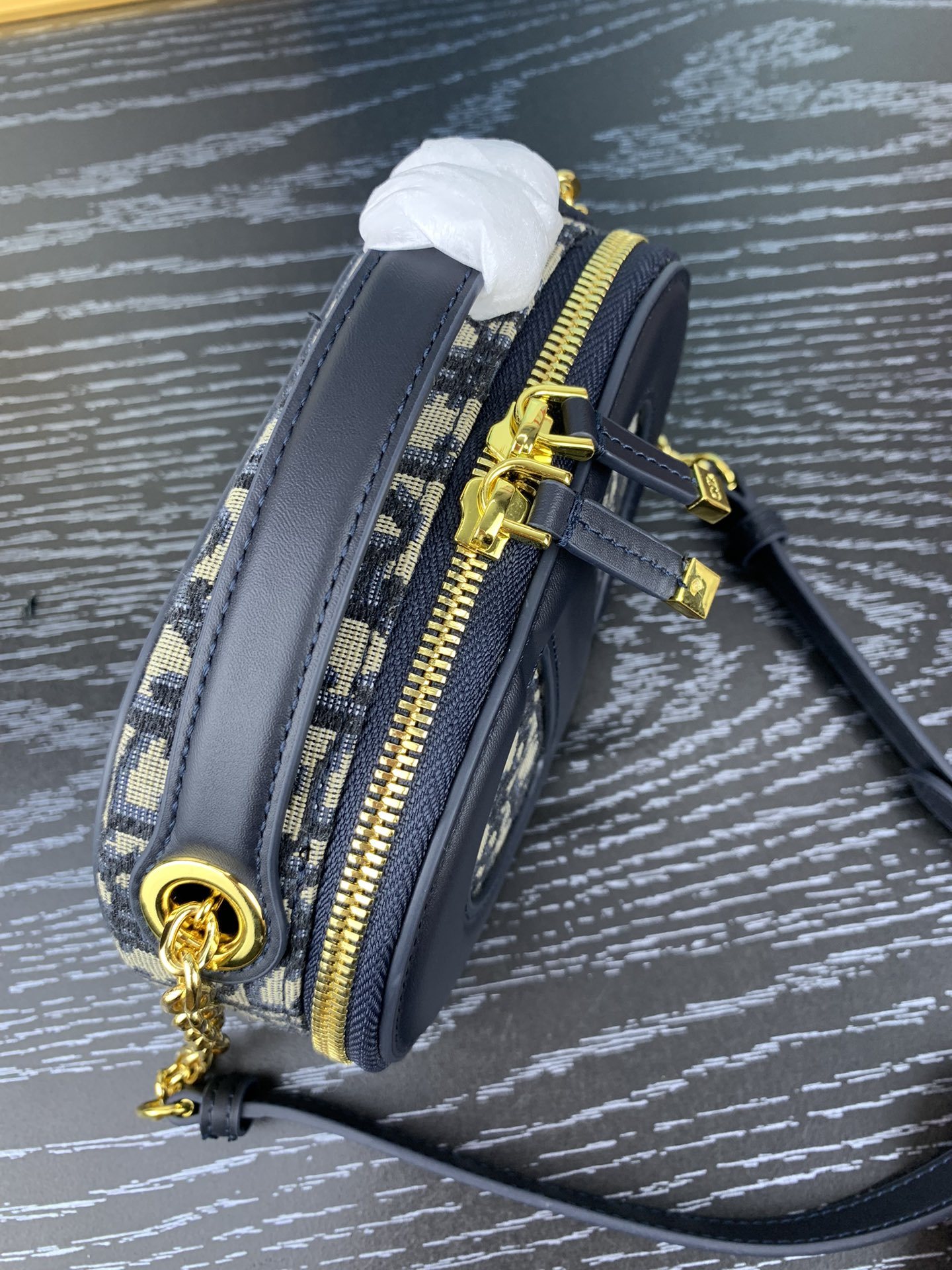 ディオール「Dior」CD Signature エリプスカメラバッグ 2023年秋冬コレクション