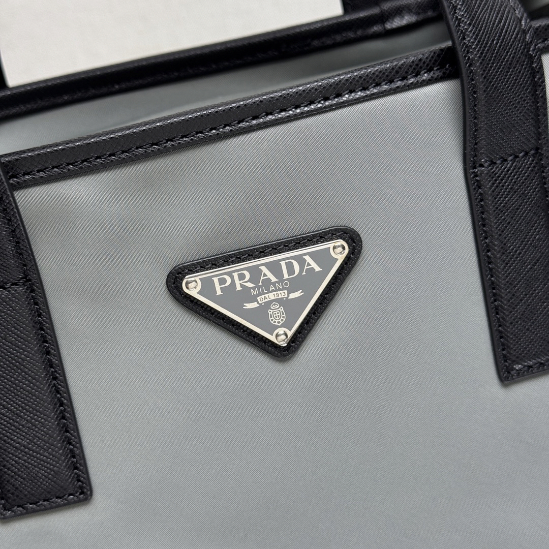 プラダ「Prada」メンズ ミニマリスト トートバッグ トートバッグ