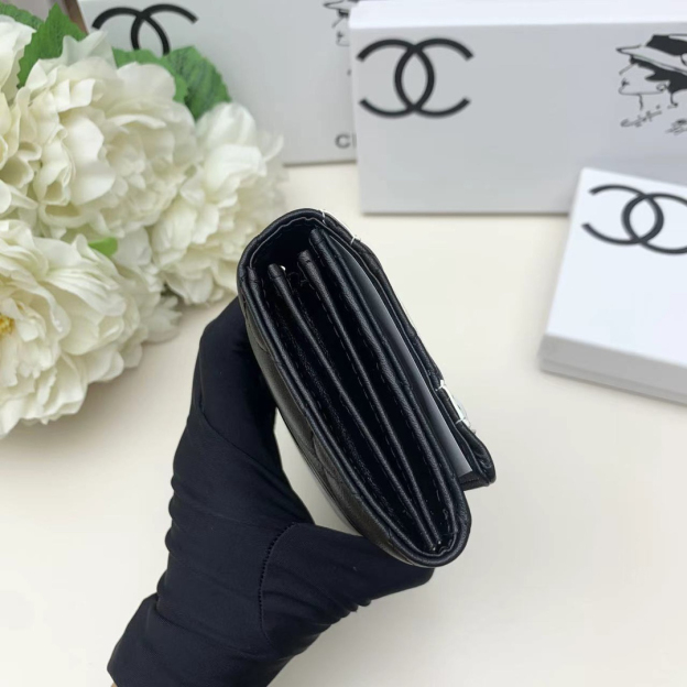 シャネル「Chanel」二つ折りレザーウォレット