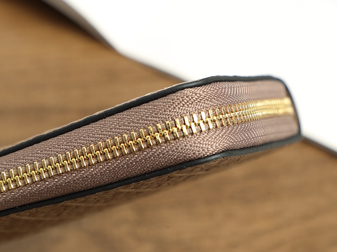 ロエベ「LOEWE」ジッパー付き財布 5色