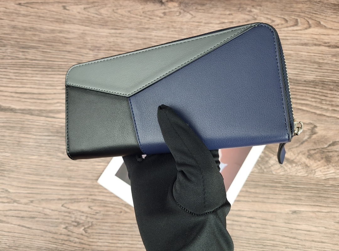 ロエベ「LOEWE」ジッパー付き財布 5色