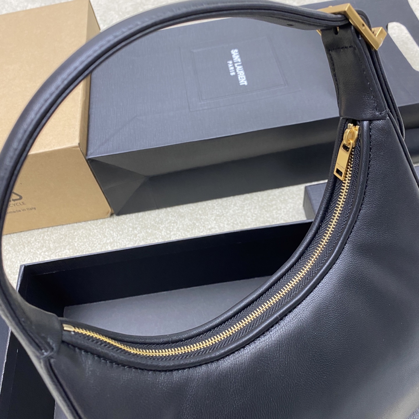 サンローラン「Saint Laurent」CALYPSO ミニ エンボスド ラムスキン バッグ