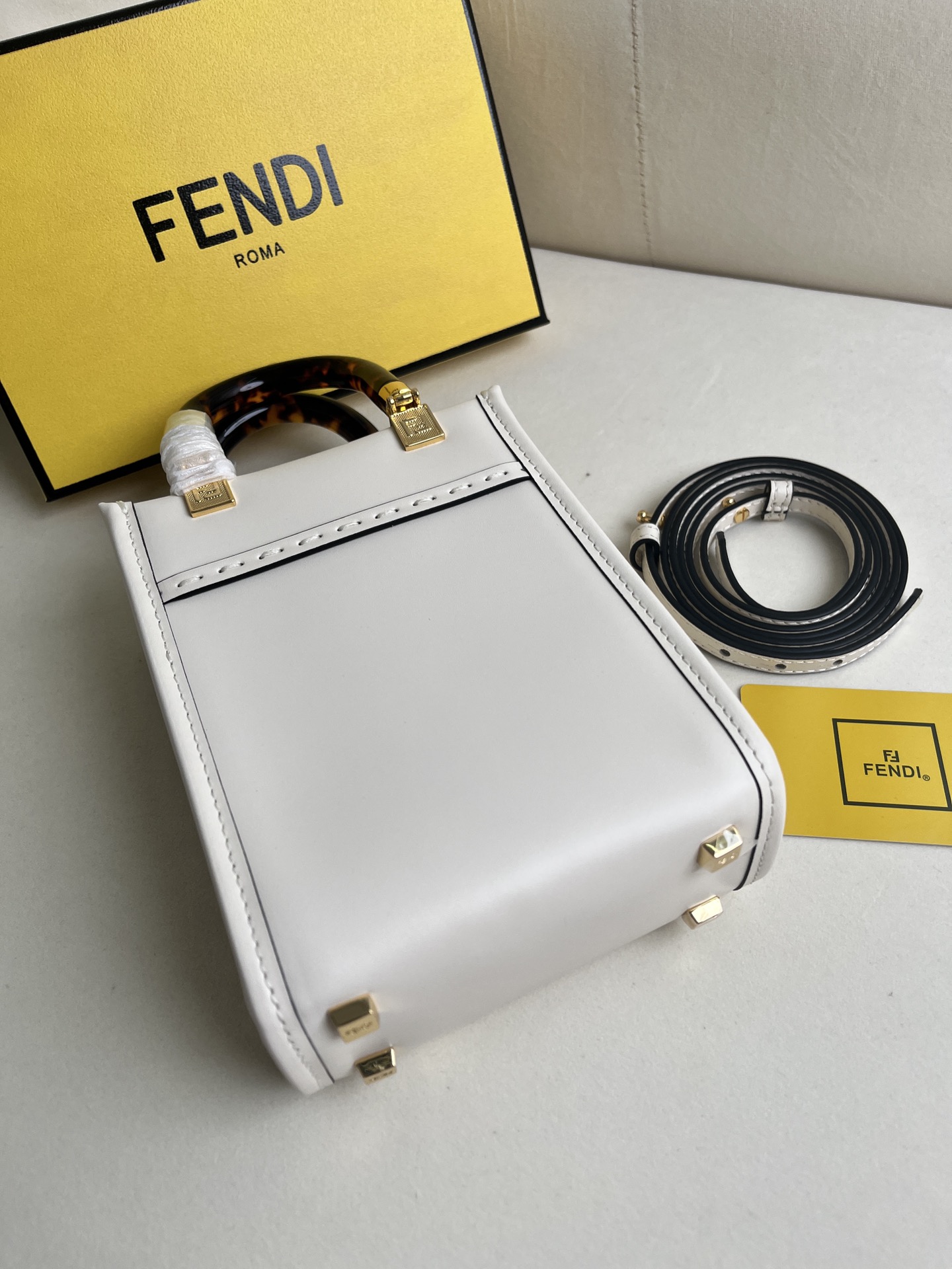 フェンディ「Fendi」Sunshine ミニ レザー ハンドバッグ