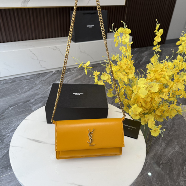 サンローラン「Saint Laurent」SUNSET BOX レザー クラッチバッグ