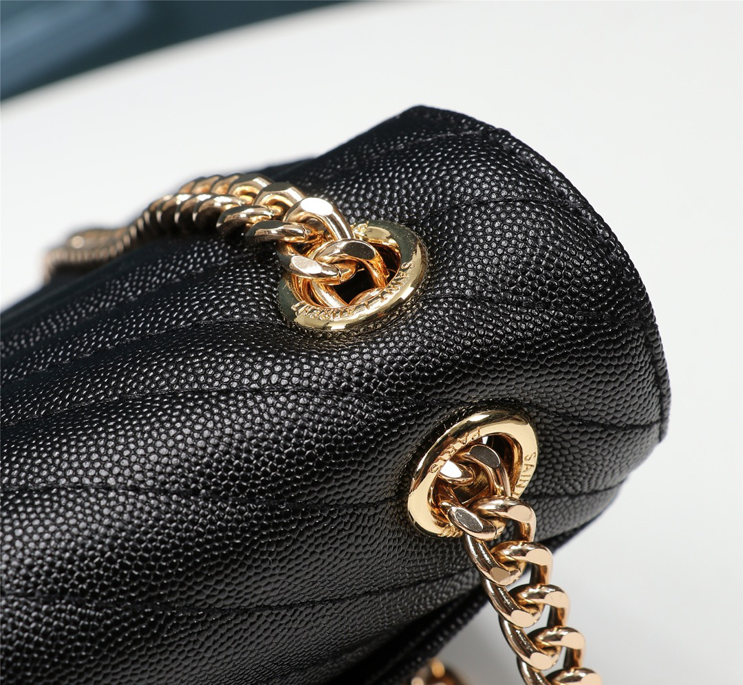 サンローラン「Saint Laurent」MONOGRAMME キルティングレザー ショルダーバッグ